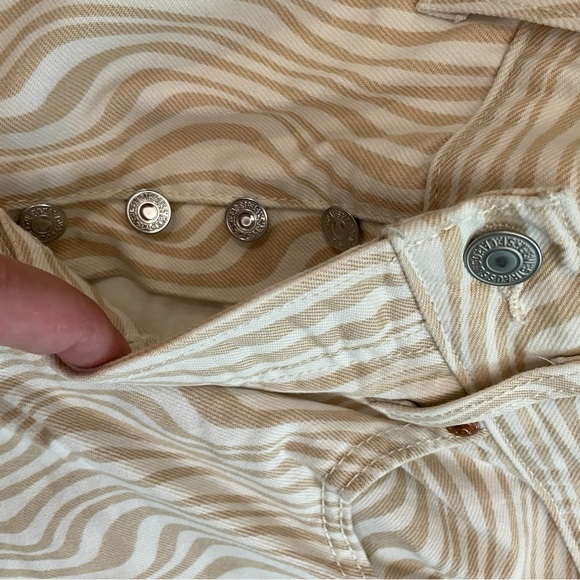 LEVI’S PREMIUM RIBCAGE STRAIGHT ANKLE WAVY LINES JEANS - Picture 6 of 16